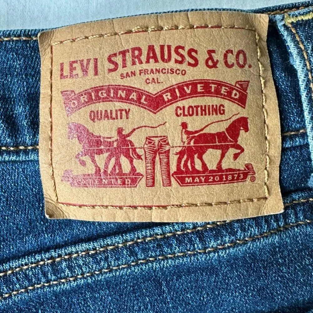 LEVI’S 501 Raw Hem Denim Shorts - Picture 4 of 6